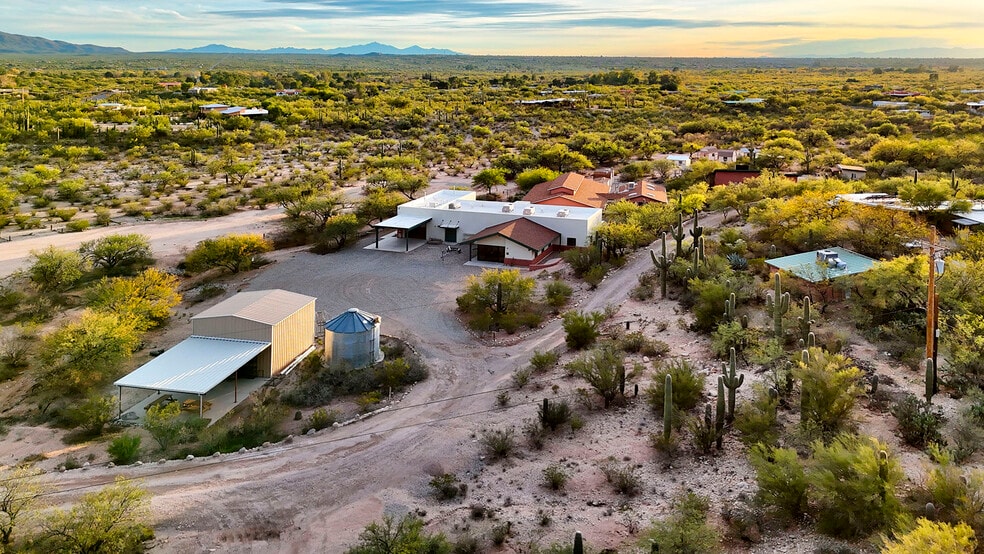 More Photos Of 2751 N Soldier Trl, Tucson Specialty For Sale