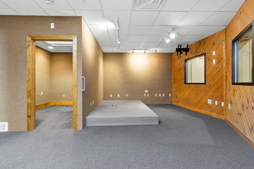 More Photos Of 1496 Bellevue St, Green Bay Office For Lease