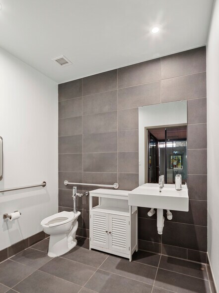 More Photos Of 201 NW 10th St, Oklahoma City Storefront Retail Office For Lease