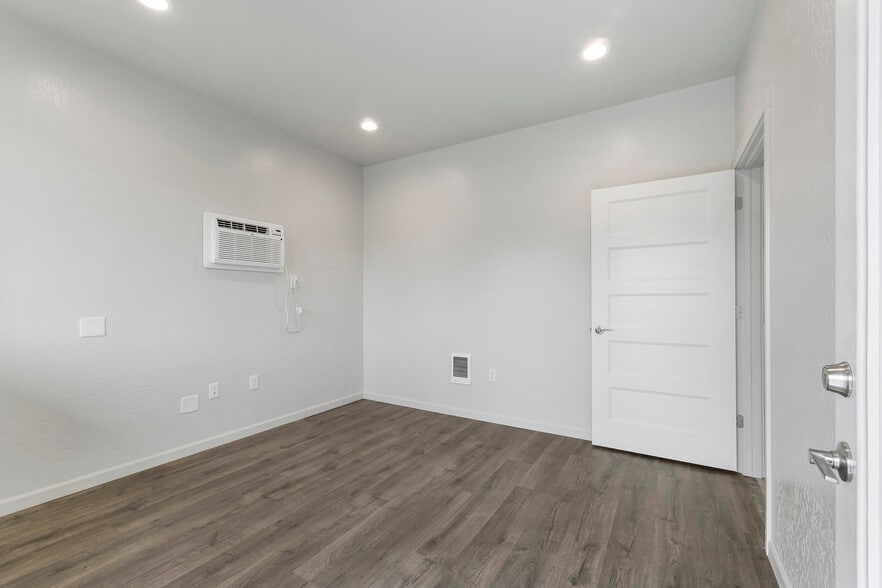 More Photos Of 3493 W Daugharty Loop, Hayden Industrial For Lease