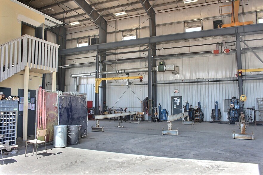 More Photos Of 3001 - 23 Street, Didsbury Distribution For Sale