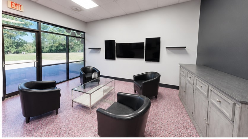 More Photos Of 2605 W Storage Parkway Rd, Rogers Flex For Lease