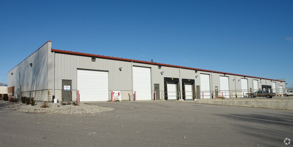 More Photos Of 265 E Bell Dr, Warsaw Distribution For Lease