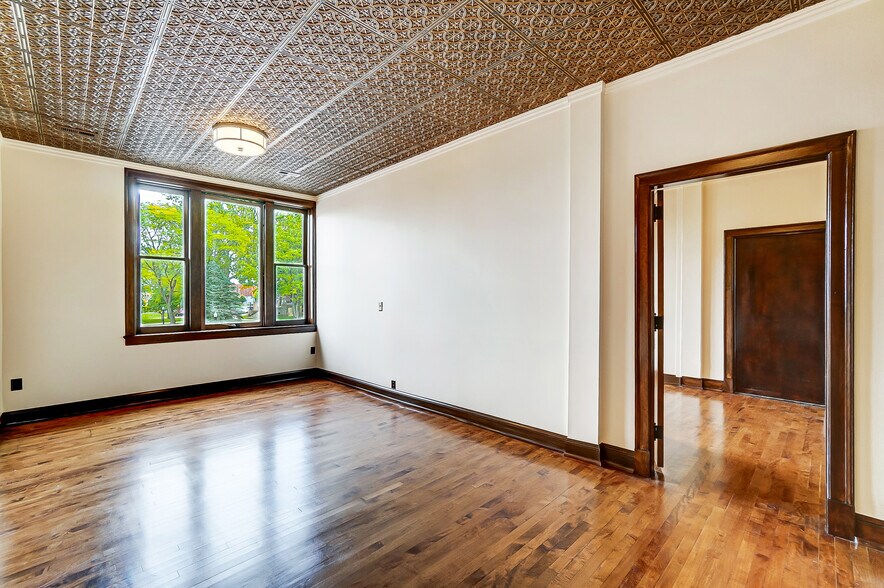 More Photos Of 9-11 N 3rd St, Newark Office For Lease