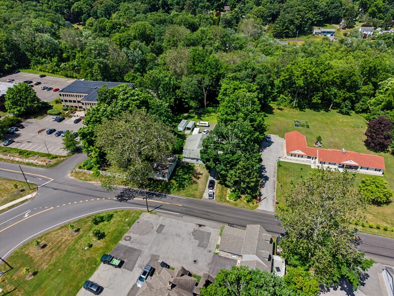 More Photos Of 16 Old New Milford Rd, Brookfield Flex For Sale
