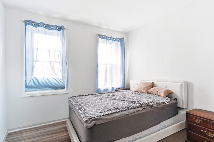 More Photos Of 204 Parkhurst St, Newark Apartments For Sale