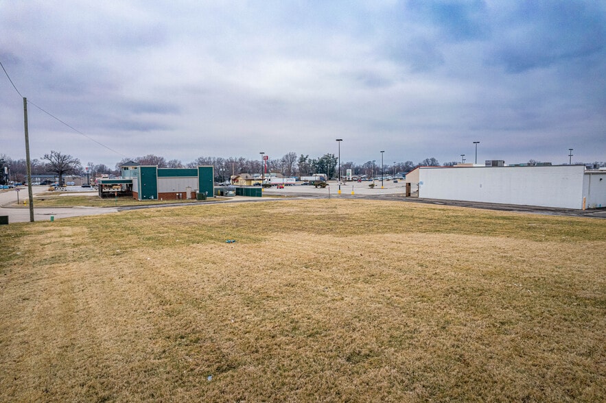 More Photos Of 401 Walker Dr, Henderson General Retail For Sale