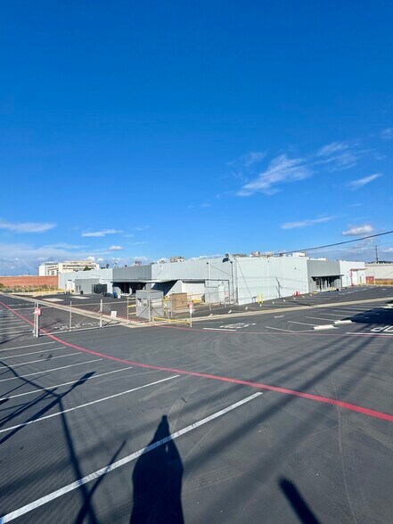 More Photos Of 1917-1921 E Mariposa Ave, El Segundo Warehouse For Lease