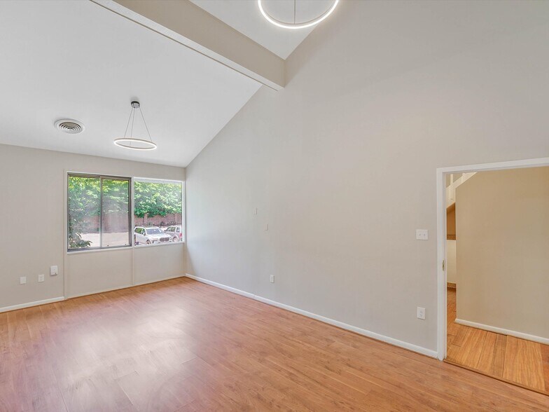 More Photos Of 311 Maple Ave W, Vienna Medical For Lease