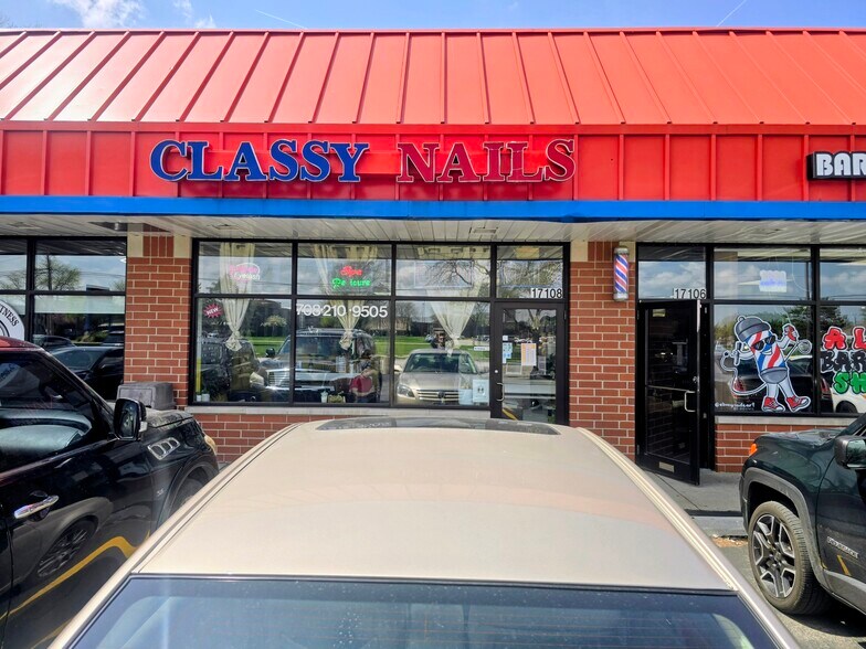 More Photos Of 17100-17114 S Park Ave, South Holland Storefront Retail Office For Lease