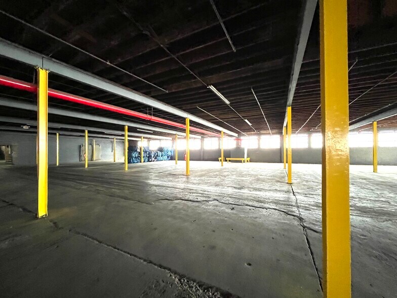 More Photos Of 285 W Trigg Ave, Memphis Manufacturing For Lease