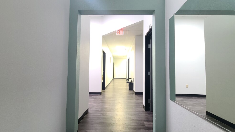 More Photos Of 15720 N Greenway-Hayden Loop, Scottsdale Office For Lease