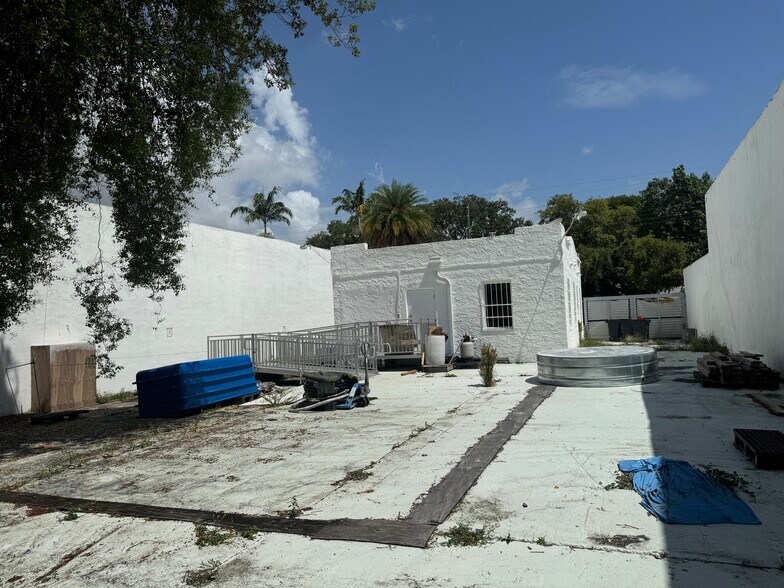 More Photos Of 270 NE 60th St, Miami Office For Lease