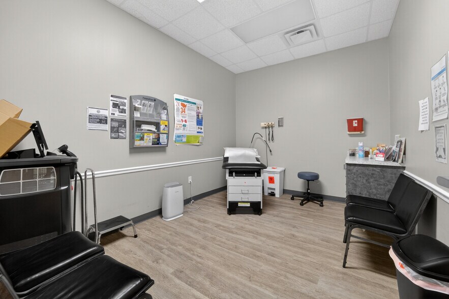 More Photos Of 4903 Golden Quail, San Antonio Storefront Retail Office For Sale