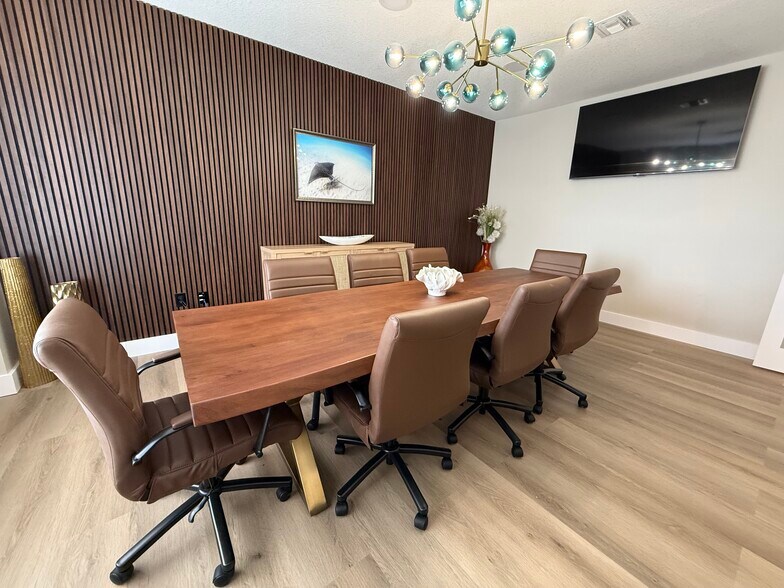 More Photos Of 3699 Airfield Dr W, Lakeland Office For Sale