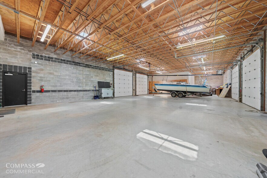 More Photos Of 720 SE Business Way, Bend Warehouse For Sale