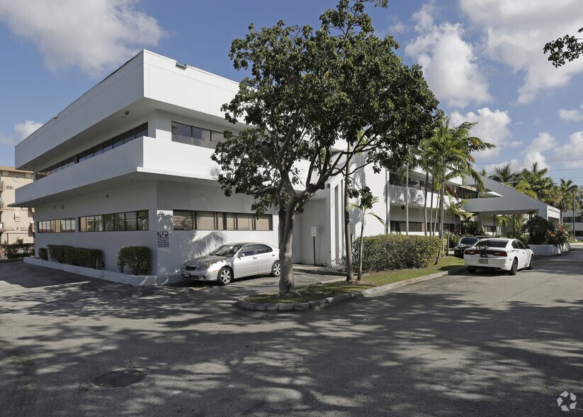 More Photos Of 16400 NW 2nd Ave, Miami Medical For Lease
