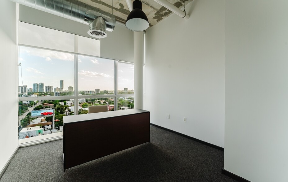 More Photos Of 420 SW 7th St, Miami Office For Lease