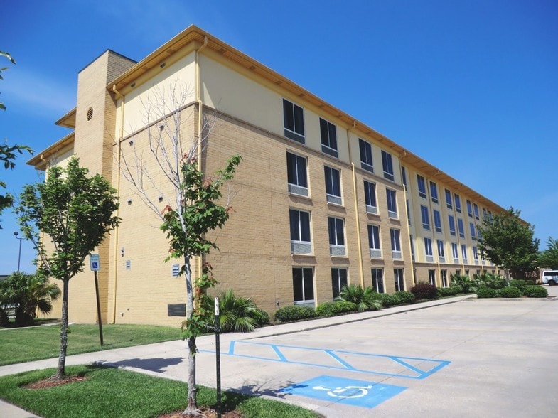 More Photos Of 12340 I-10 Service Rd, New Orleans Hotel For Sale
