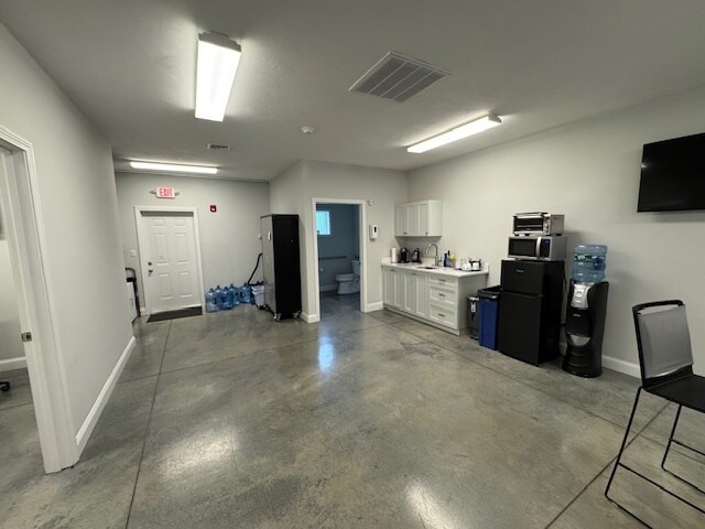 More Photos Of 685 South St, Wrentham Unknown For Lease