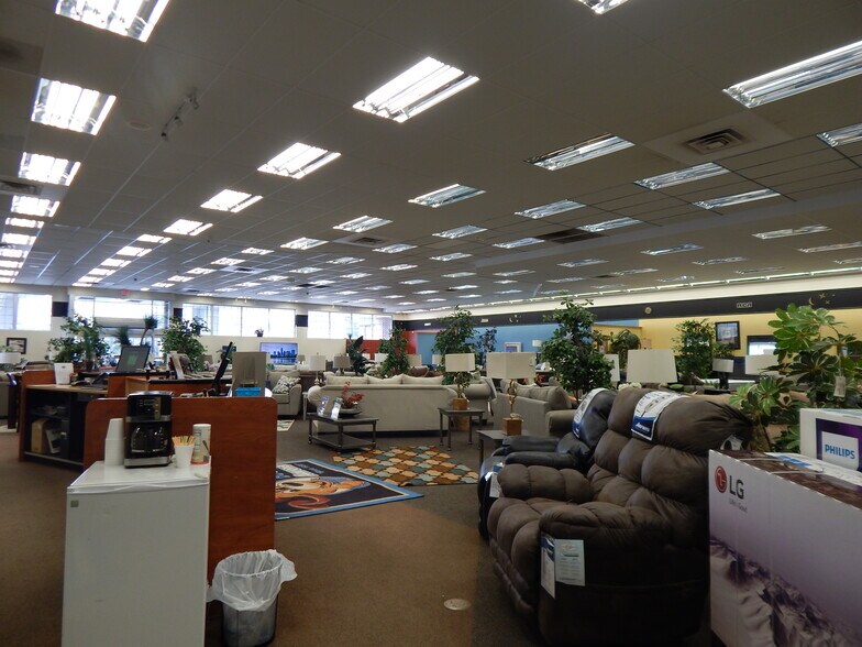 More Photos Of 1035 State St, Schenectady Freestanding For Sale