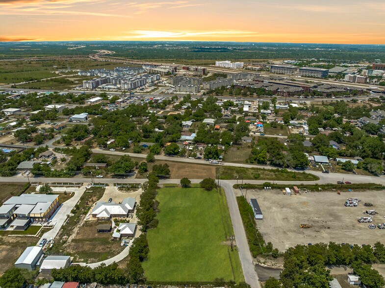 More Photos Of 16409 Summit Dr, Austin Land For Lease