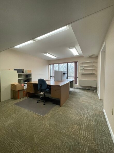 More Photos Of 567 Vauxhall St, Waterford Medical For Sale