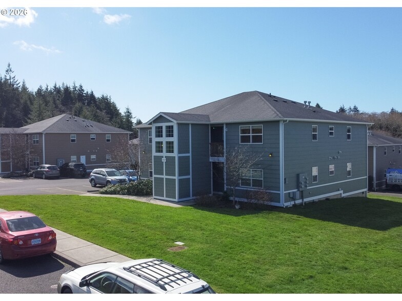 More Photos Of 2037 SE Huckleberry Ave, Warrenton Apartments For Sale