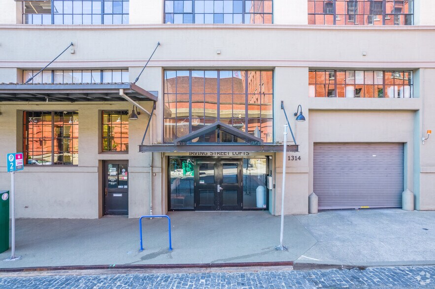 More Photos Of 1314 NW Irving St, Portland Office For Lease