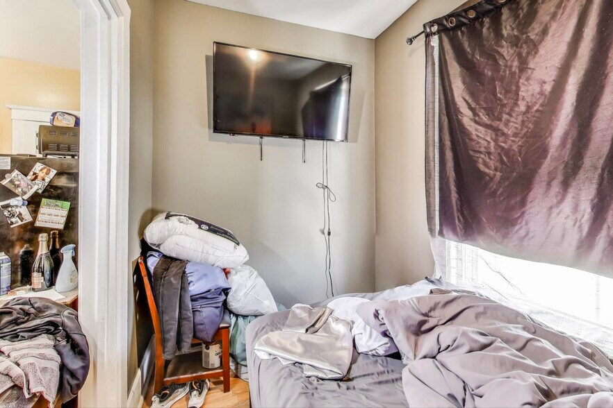 More Photos Of 2916 W 25th Pl, Chicago Multifamily For Sale