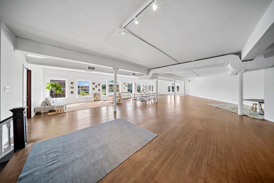 More Photos Of 2055 Gratiot Ave, Detroit Storefront Retail Office For Lease