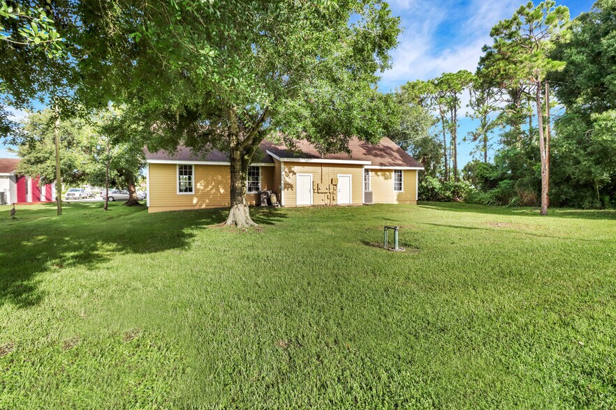 More Photos Of 1312 15th St N, Immokalee Office For Sale