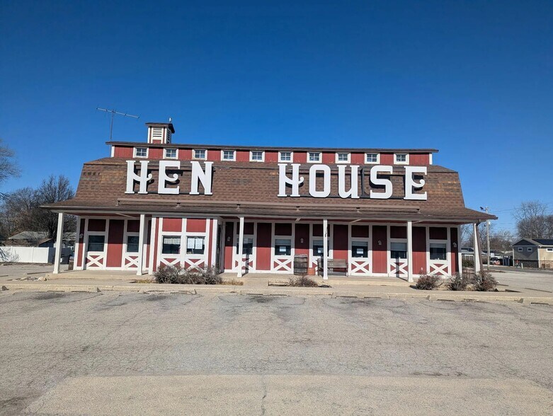 Primary Photo Of 547 E Springfield Rd, Arcola General Retail For Sale