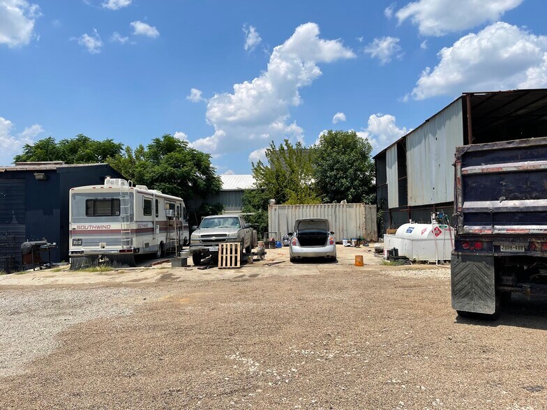 More Photos Of 4818 Vicksburg St, Dallas Warehouse For Lease