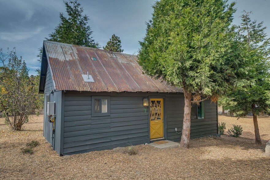 More Photos Of 25807 State Highway 189, Twin Peaks Hotel For Sale