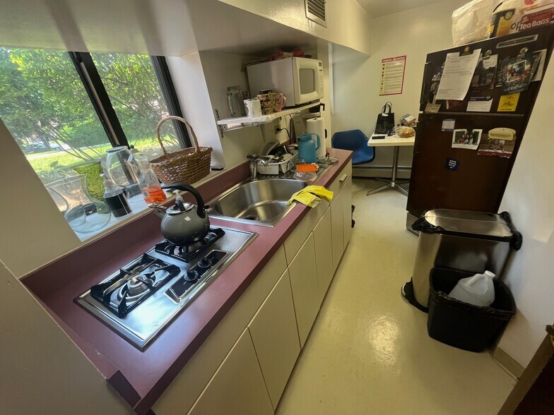 More Photos Of 1319 Anderson, Fort Lee Medical For Sale