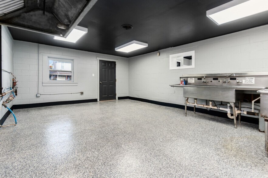 More Photos Of 984 High St, Harrisburg Restaurant For Sale