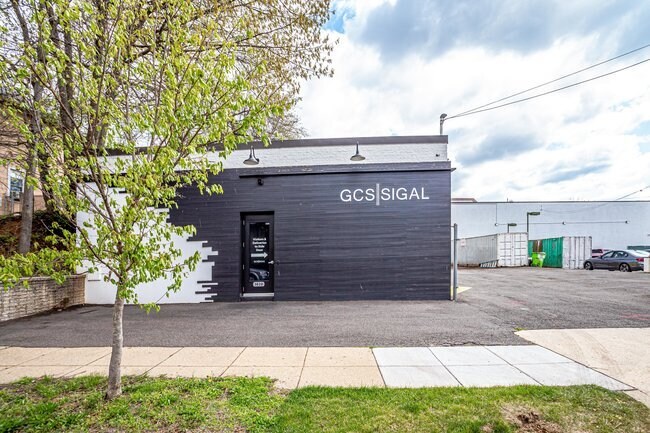 More Photos Of 3020 Yost Pl NE, Washington Flex For Lease