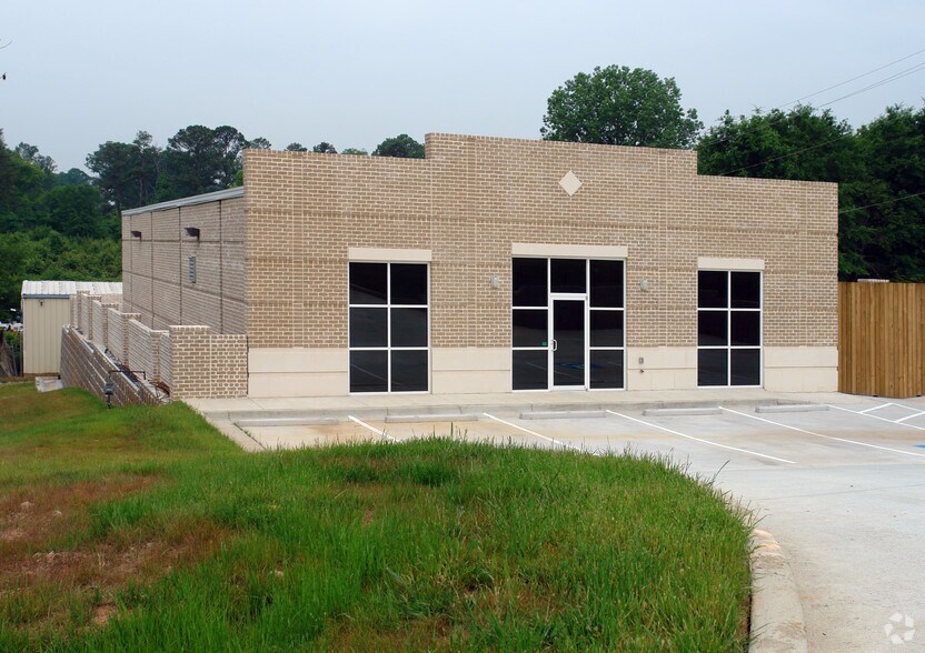 Primary Photo Of 3342 W Hospital Ave, Atlanta Light Manufacturing For Sale