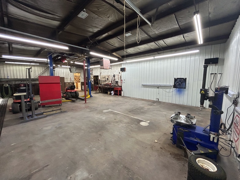 More Photos Of 217 In-930, New Haven Freestanding For Sale