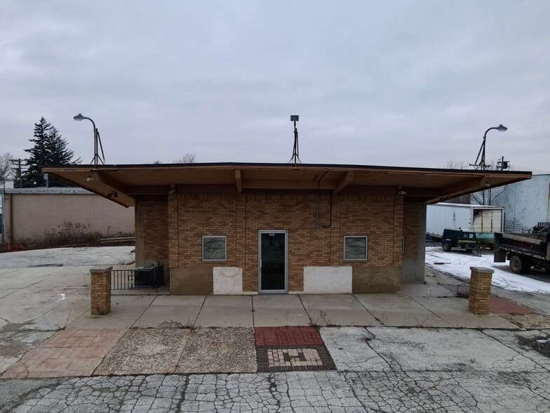 More Photos Of 3400 W Kiehnau Ave, Milwaukee Light Distribution For Lease