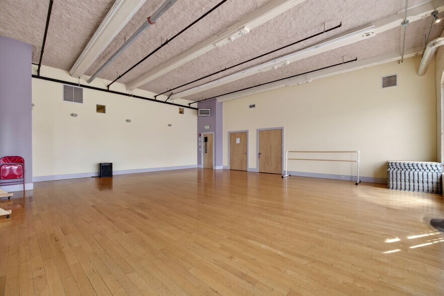 More Photos Of 420 Park St, Housatonic Flex For Sale