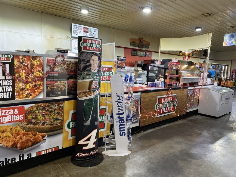 More Photos Of 139 W Craig St, Craigsville Supermarket For Sale