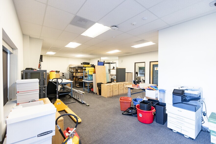 More Photos Of 200 N Wasco Ct, Hood River Warehouse For Lease