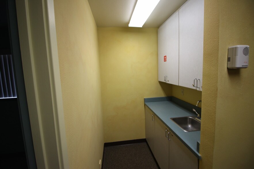 More Photos Of 5106 Hill Rd E, Lakeport Medical For Lease