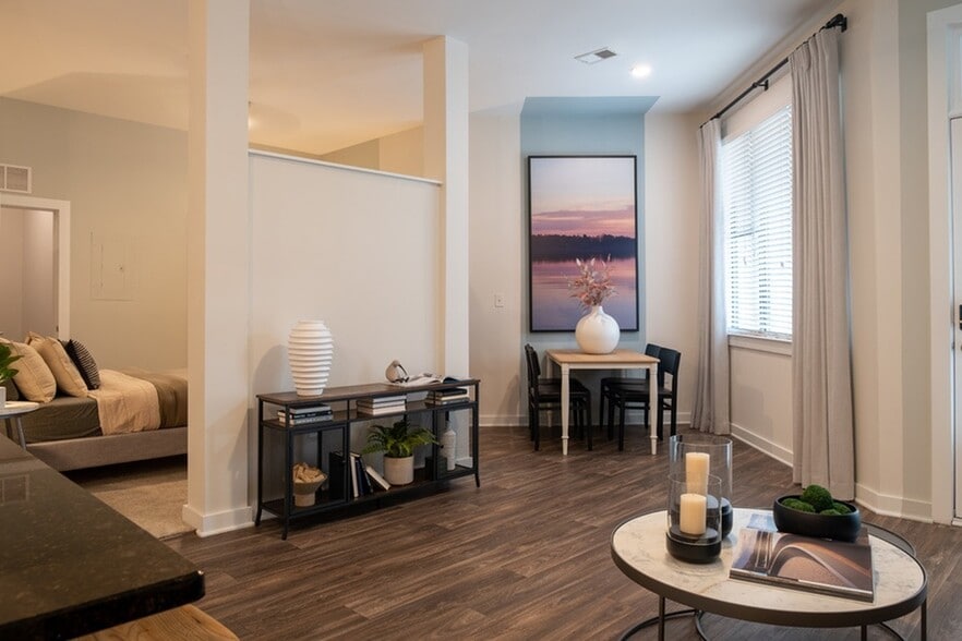 More Photos Of 810 E 7th St, Charlotte Apartments For Lease