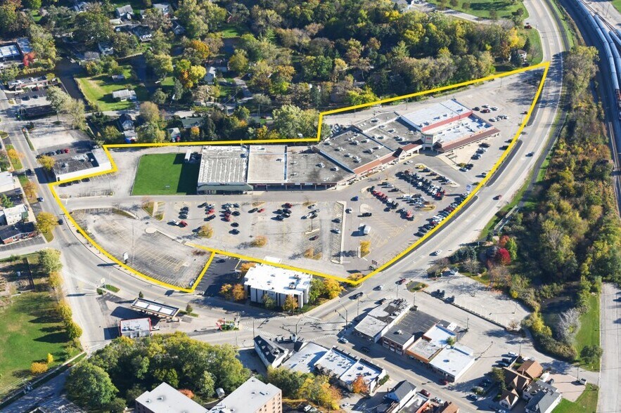 More Photos Of 65 E Grand Ave, Fox Lake Unknown For Lease