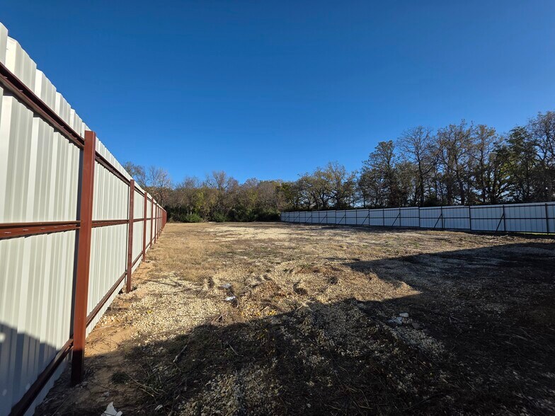 More Photos Of 870 N Mayhill Rd, Denton Industrial For Lease