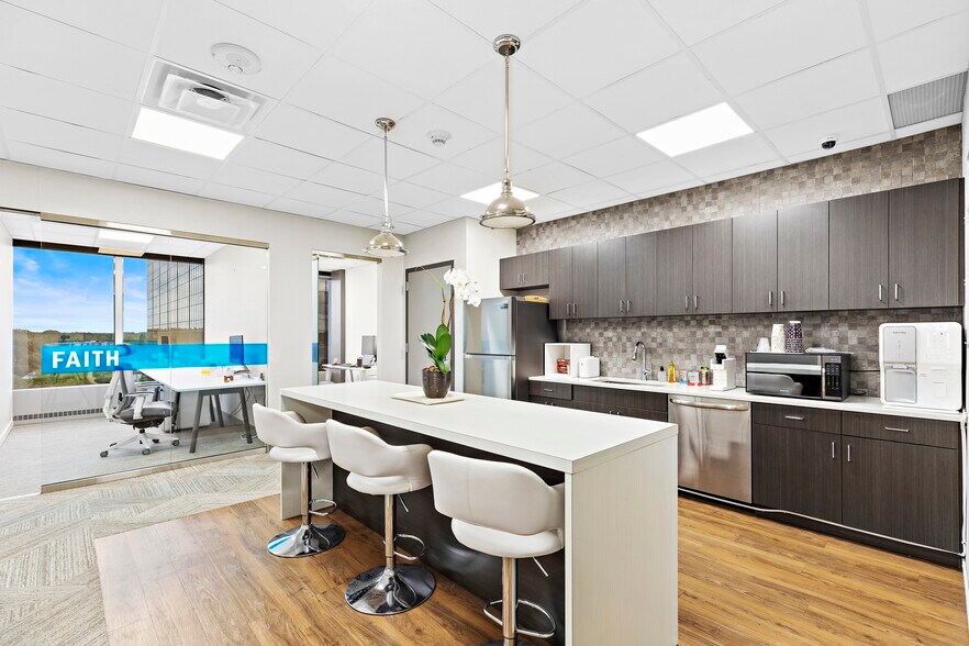 More Photos Of 411 Hackensack Ave, Hackensack Office For Lease