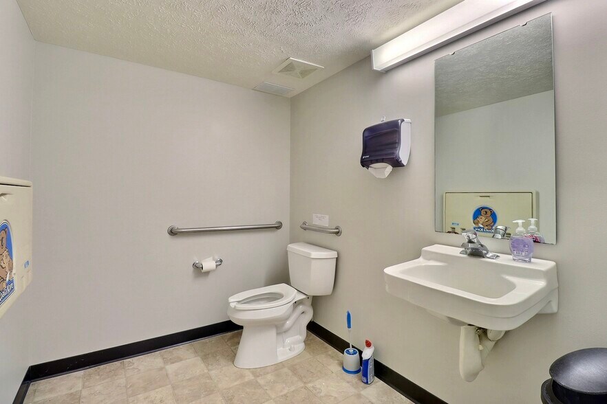 More Photos Of 230 E 22nd St, Fremont Medical For Sale